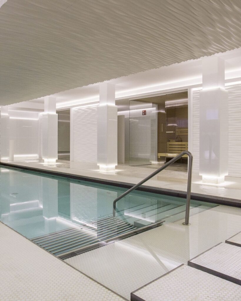 Piscinas wellness residenciales con diseño a medida.